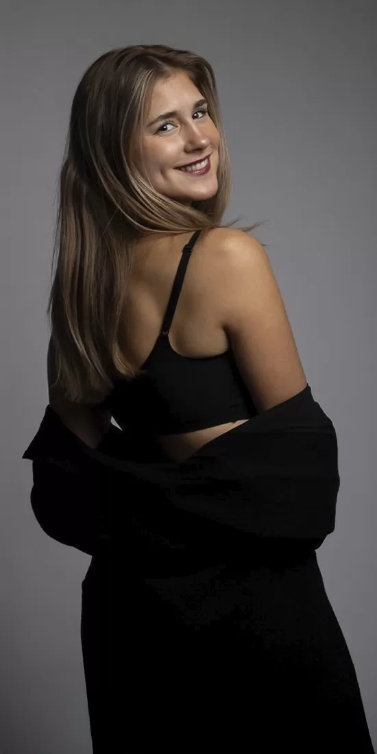 Mariana - Edecan y modelo Surf